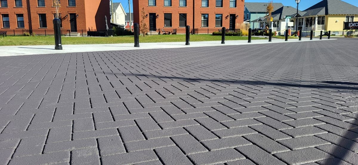 Public Spaces surface systems by HUB — Canadian installation — installation photo 2