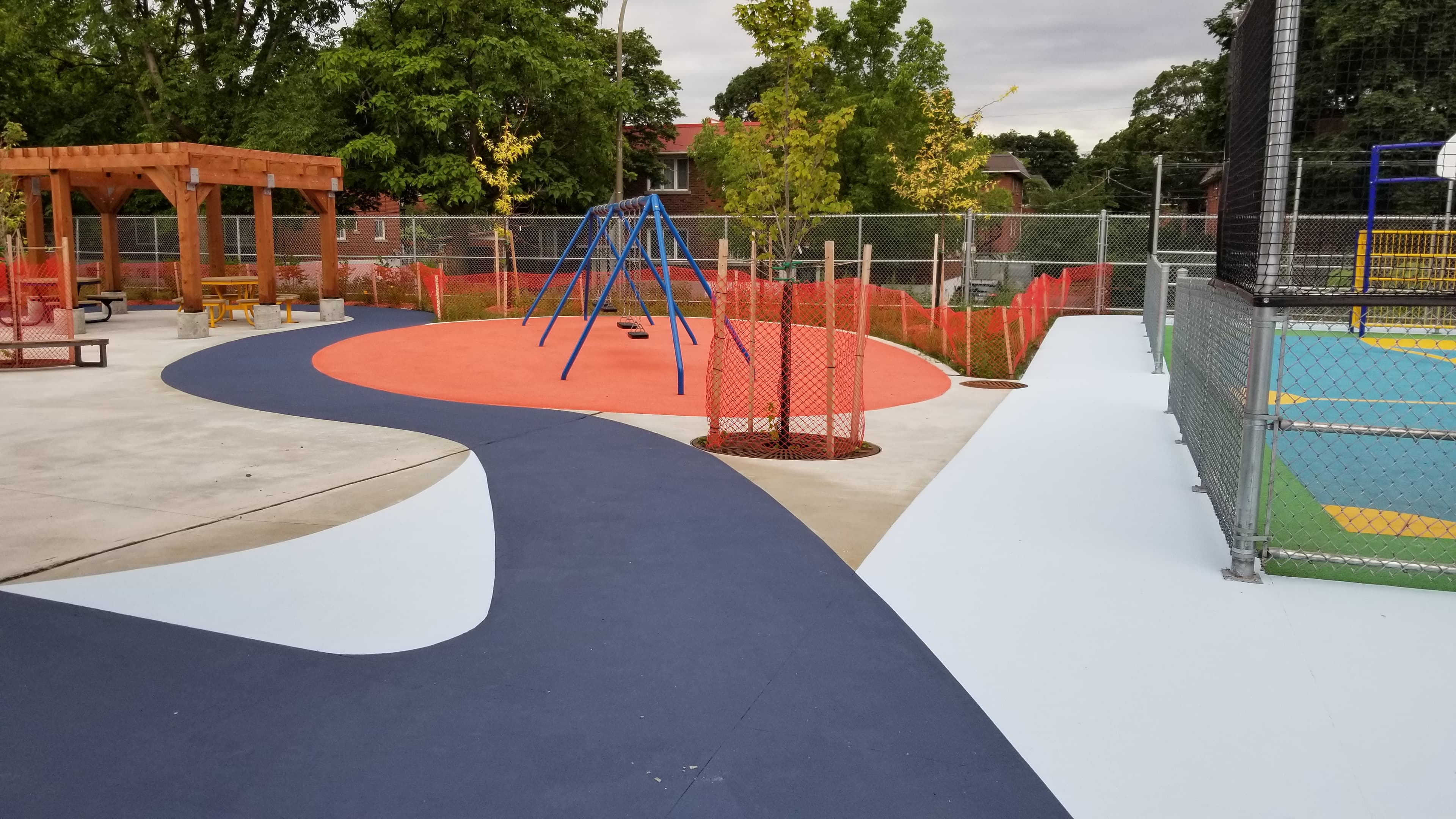 Playgrounds surface systems by HUB — Canadian installation — installation photo 3