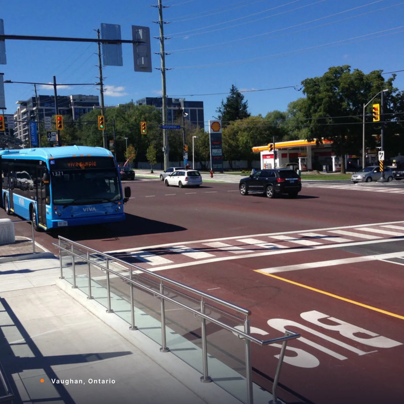 A VIVA bus at a TrafficPatternsXD crossing on Highway 7, Vaughan, Ontario