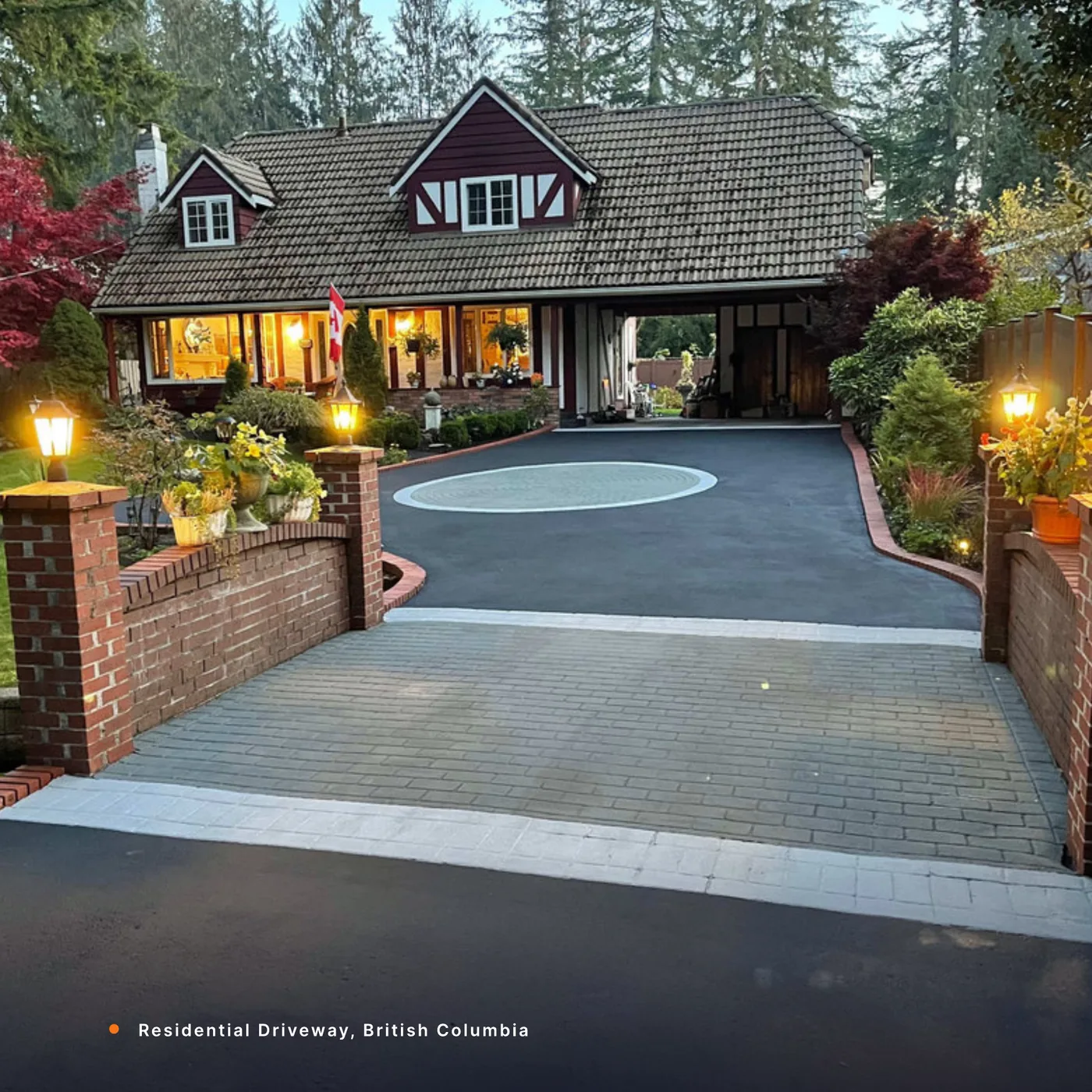 A StreetPrint circle driveway at a residence in British Columbia